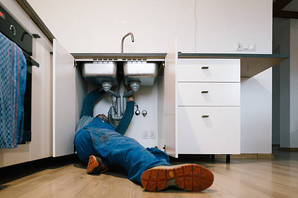 Professional Plumbing technician working in Dickinson, TX